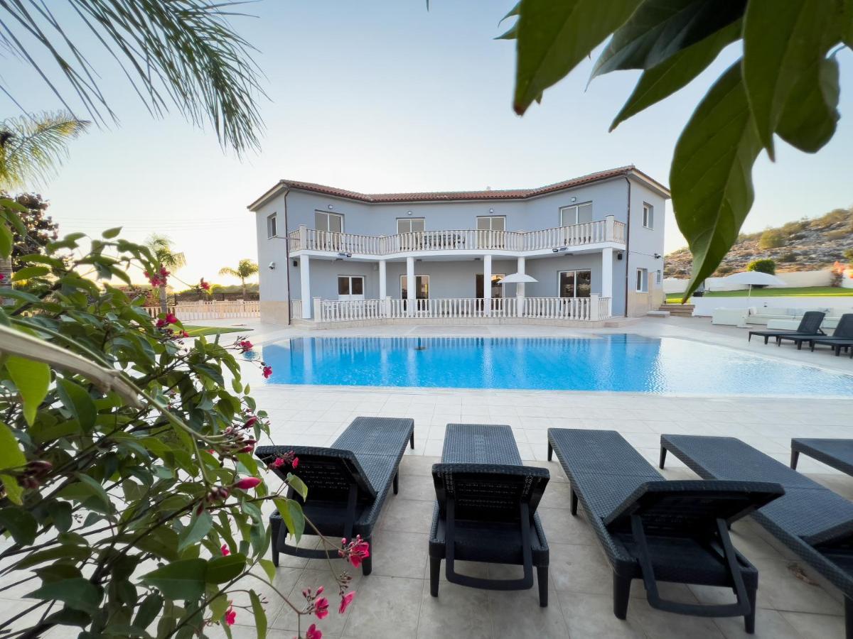 Grand Villa Lynn Seaview ไอยานาปา ภายนอก รูปภาพ