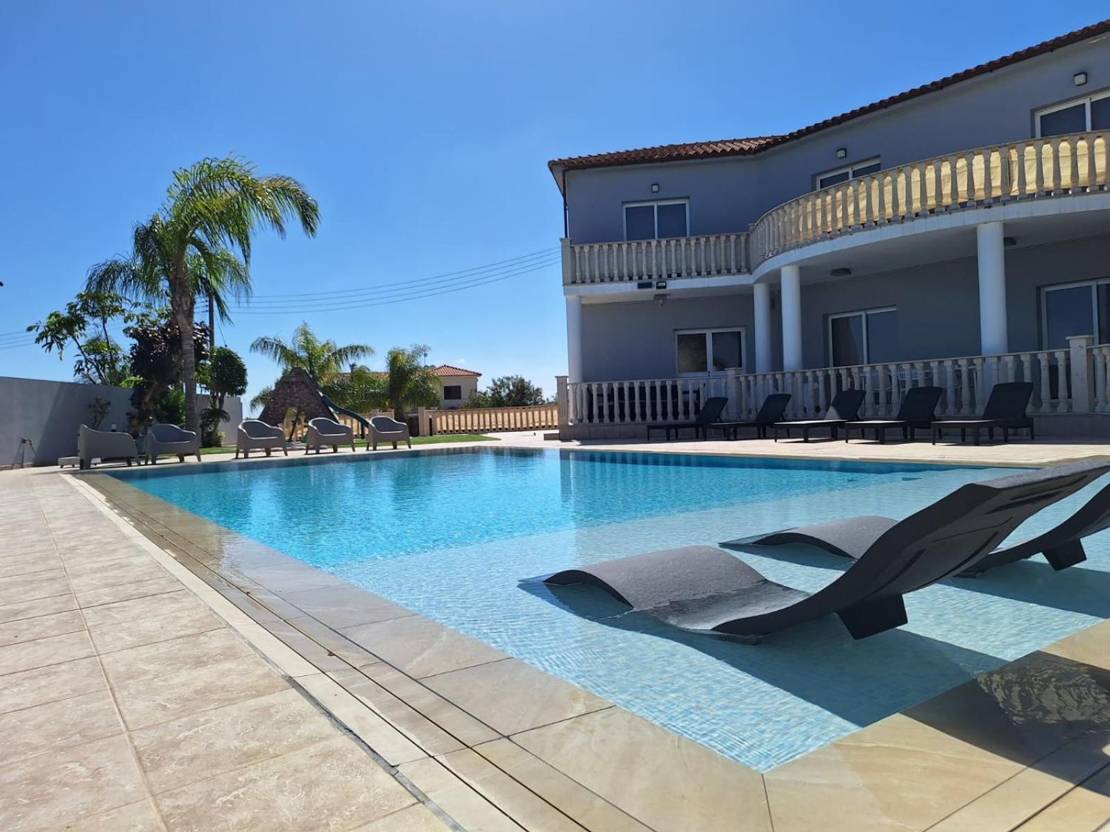 Grand Villa Lynn Seaview ไอยานาปา ภายนอก รูปภาพ