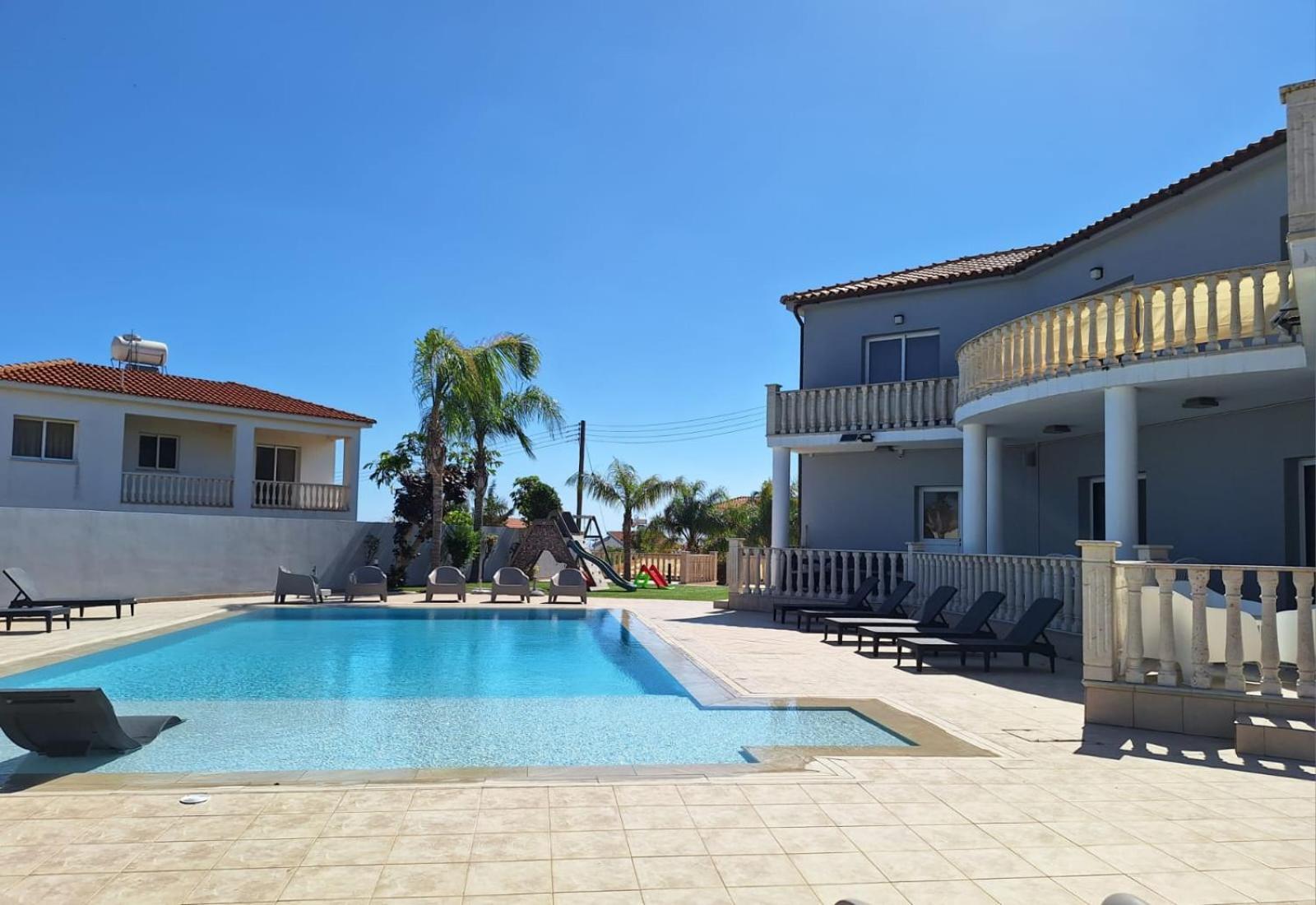 Grand Villa Lynn Seaview ไอยานาปา ภายนอก รูปภาพ